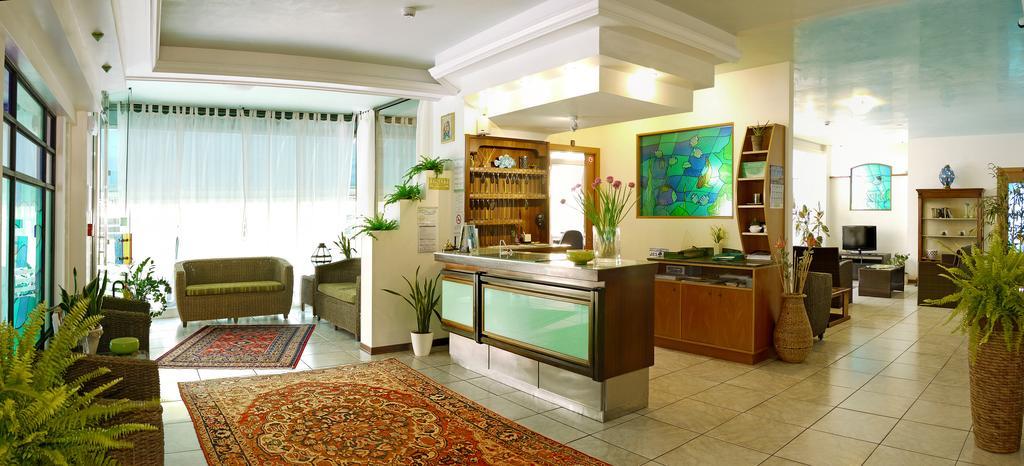 Hotel La Brezza Frontemare リド・ディ・イエゾロ エクステリア 写真