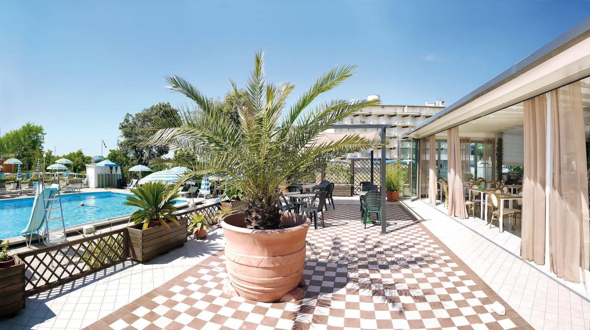 Hotel La Brezza Frontemare リド・ディ・イエゾロ エクステリア 写真