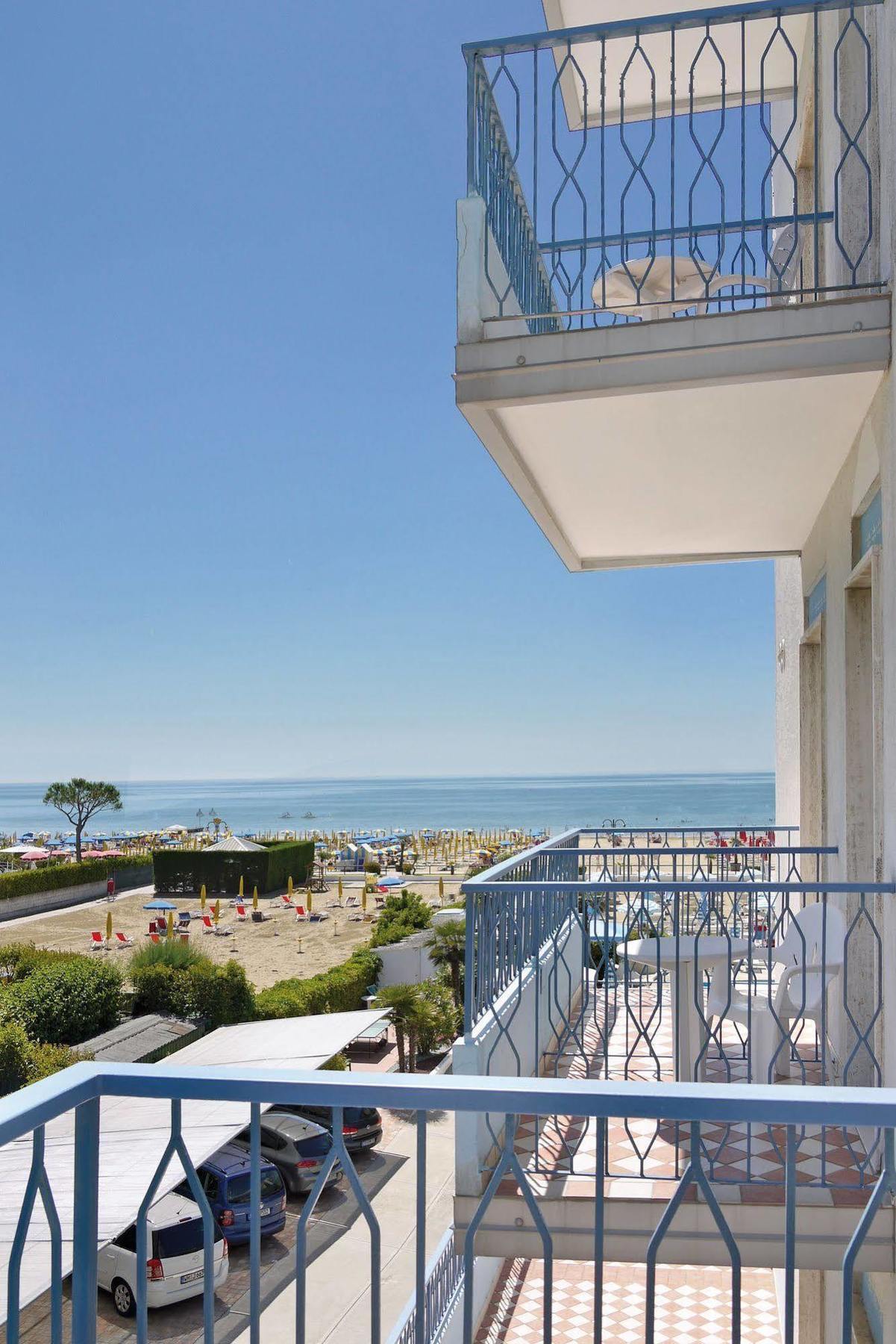 Hotel La Brezza Frontemare リド・ディ・イエゾロ エクステリア 写真