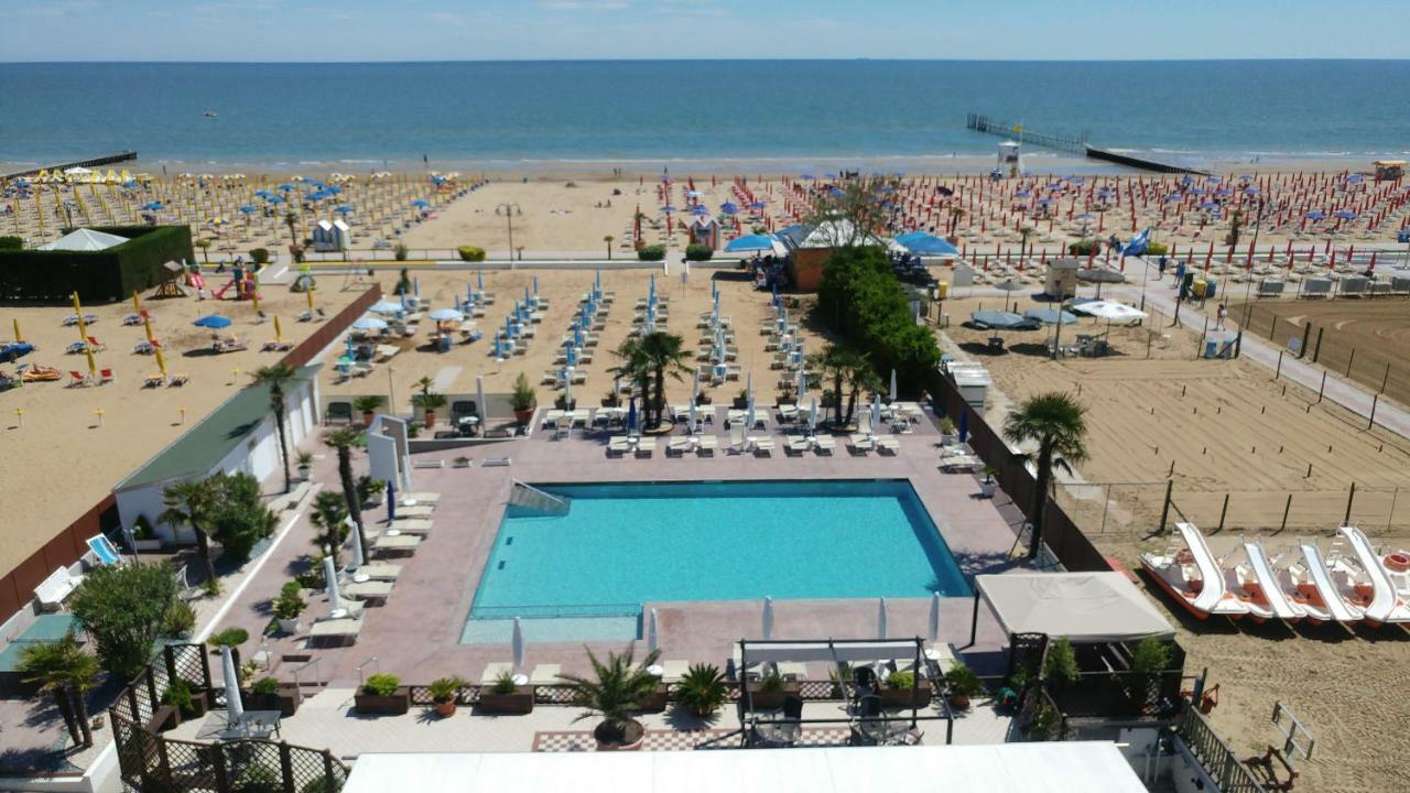 Hotel La Brezza Frontemare リド・ディ・イエゾロ エクステリア 写真