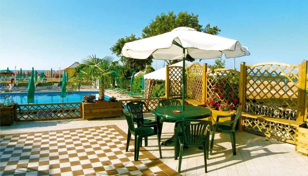 Hotel La Brezza Frontemare リド・ディ・イエゾロ エクステリア 写真